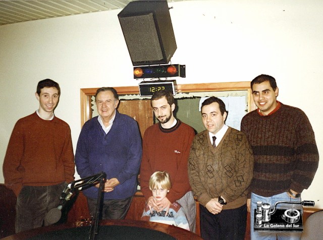 Pudimos estrecharle la mano personalmente en ocasión de una visita que hizo en 1996 a los estudios del SODRE, radiodifusión Nacional, donde fue entrevistado para el programa "Radioactividades".